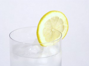 water with lemon